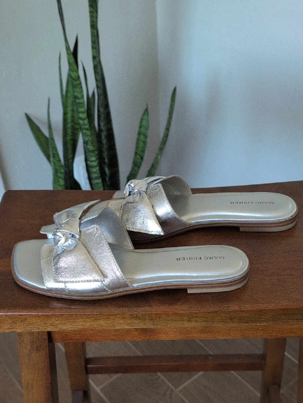 Marc Fisher Finey Silver Bow Slide Sandals - Women's Metallic Slip-On 8 - Picture 3 of 7